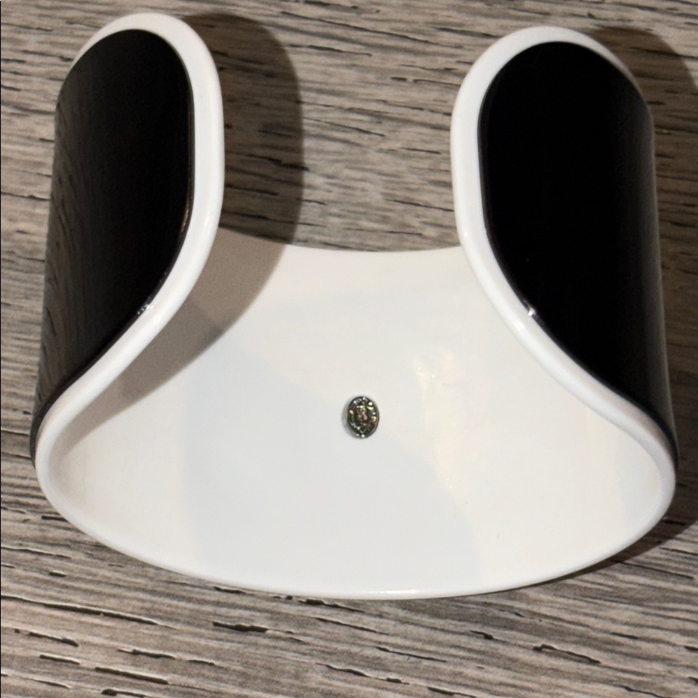 CHANEL Costume Jewelry Black and White Resin CC Logo Cuff - Picture 5 of 6